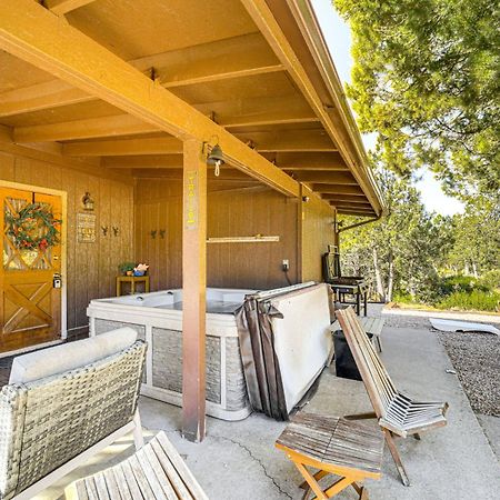 Peaceful Strawberry Cabin Fire Pit And Hot Tub Pine Екстериор снимка