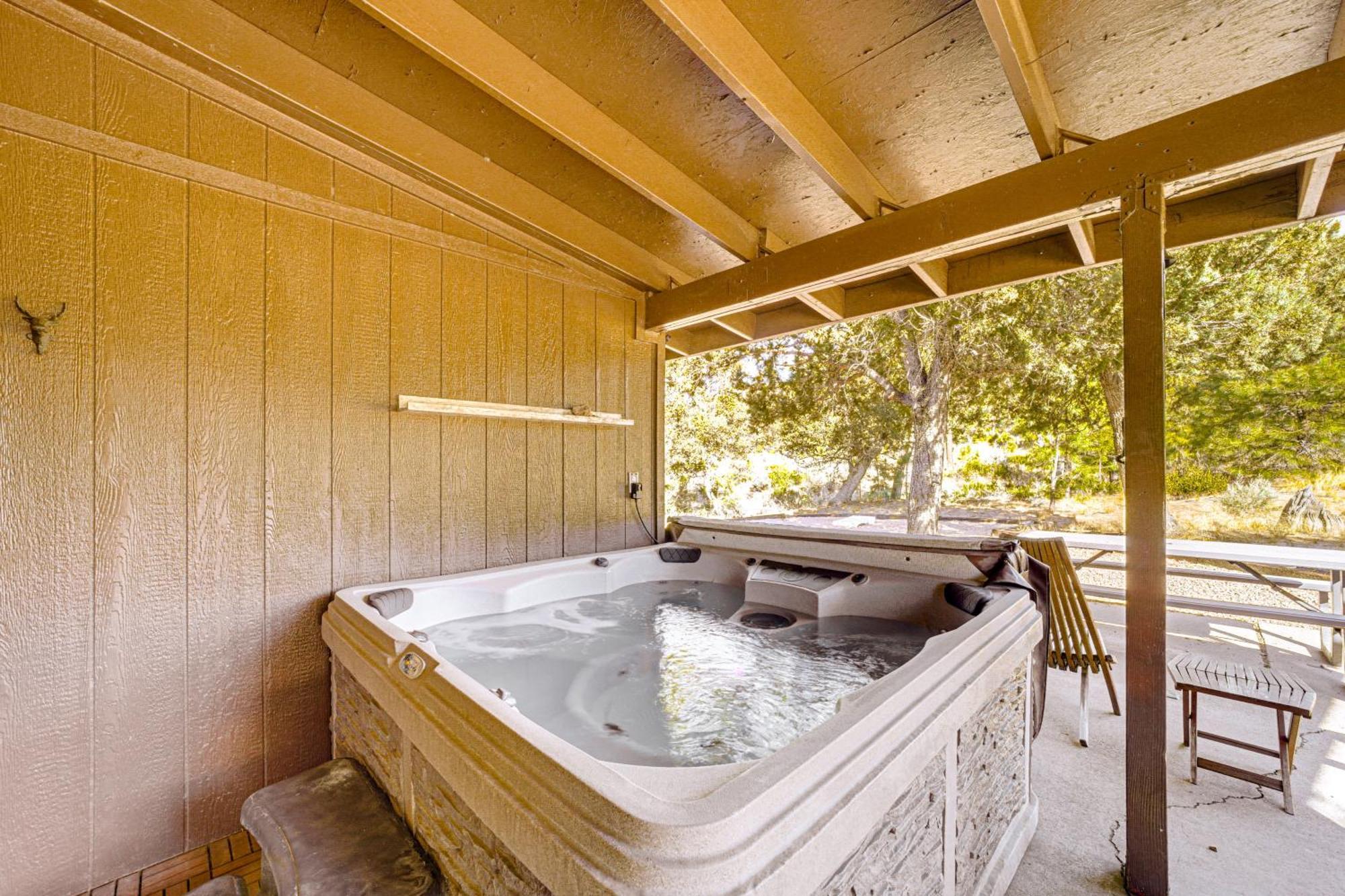 Peaceful Strawberry Cabin Fire Pit And Hot Tub Pine Екстериор снимка